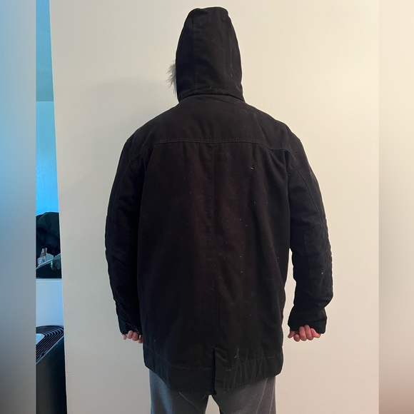 Medium men’s puffy cotton outer layer. Has a hood with removable fuzzy lining. - Picture 4 of 4